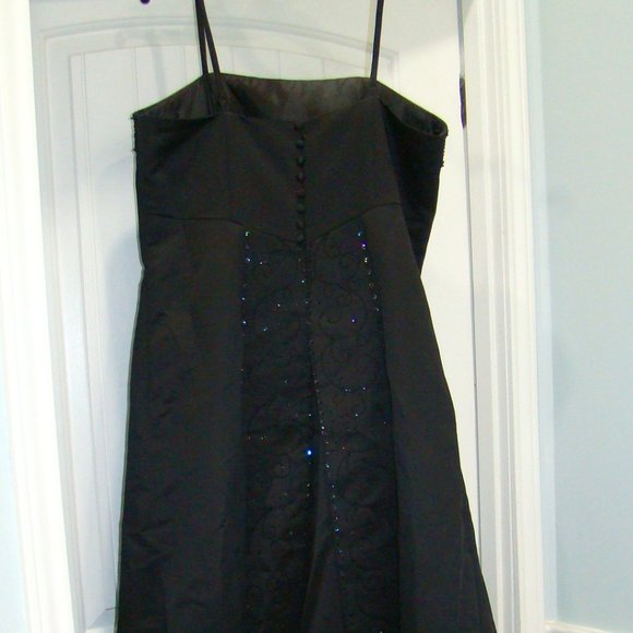 Elegant hand beaded spaghetti Strap Black Long Dress - size 18 - Picture 1 of 7